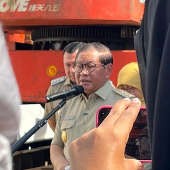 Pramono Bakal Rapat Khusus Basmi Ikan Sapu-Sapu di Jakarta