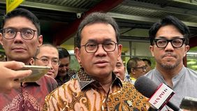 Menteri Perdagangan (Mendag) Budi Santoso meminta masyarakat tak khawatir menggunakan minyak goreng rakyat atau Minyakita.