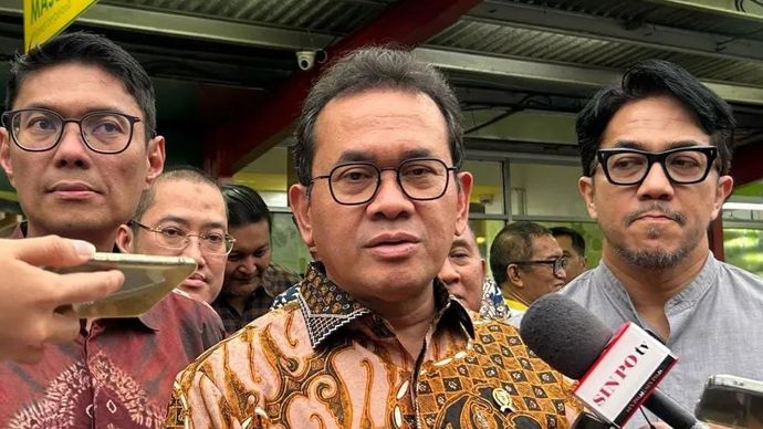 Menteri Perdagangan (Mendag) Budi Santoso ditemui gerai TipTop, Jakarta, Jumat (7/3/2025) 