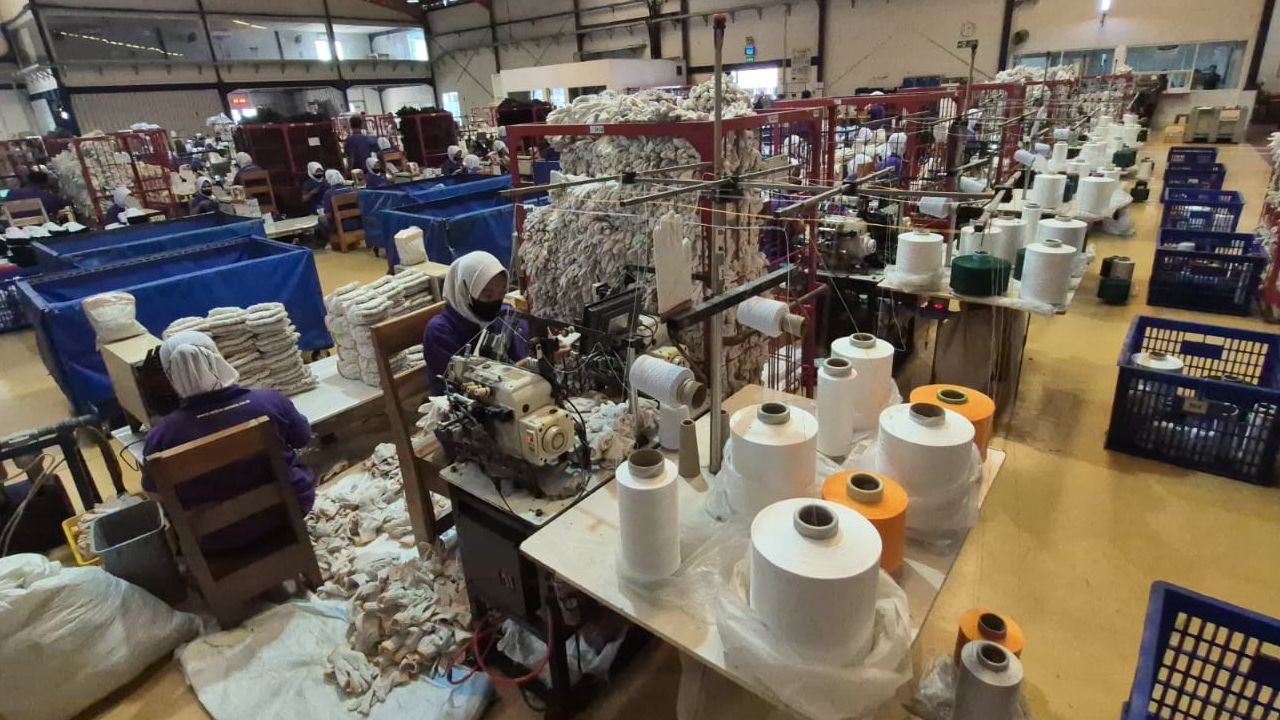 Karyawan PT Mitra Saruta Indonesia <b>(Ntvnews.id-Muslimin Trisyuliono)</b>