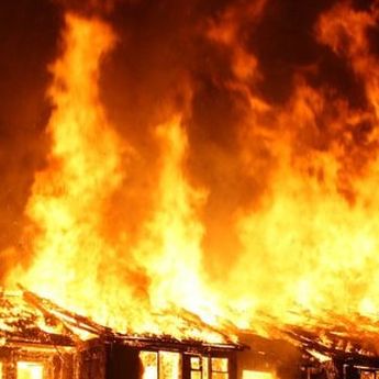 Rumah Ludes Terbakar di Bandung, Seorang Nenek Tewas saat Tengah Tidur