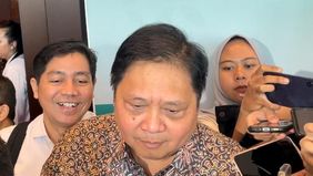 Menteri Koordinator Bidang Perekonomian (Menko Perekonomian) Airlangga Hartarto menanggapi soal komentar Ketua Umum Golkar Bahlil Lahadalia mengenai sosok Raja Jawa.