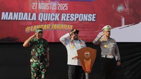 Wakil Gubernur (Wagub) DKI Jakarta, Rano Karno memimpin apel gabungan Tiga Pilar bersama jajaran Pemerintah Provinsi (Pemprov) DKI Jakarta, TNI, dan Polri di Silang Monas, Jakarta Pusat, Rabu, 27 Agustus 2025.
