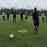 Patrick Kluivert Jajal Lapangan Traning Center Bali Buat Pemain Timnas Indonesia