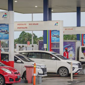 Pertamina Naikan Harga BBM Pertamax Hari Ini, Kini Jadi Rp13.700 per Liter