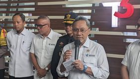 Menteri Perdagangan (Mendag) Zulkifli Hasan melakukan kunjungan ke area Bea dan Cukai Terminal 3 Bandara Internasional Soekarno Hatta.