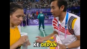 Rekaman perbincangan dengan pelatihnya di pinggir lapangan jadi viral. 