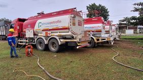 PT Pertamina (Persero) memastikan pasokan energi tetap berjalan dengan menembus jalur darat yang terdampak banjir dan longsor.
