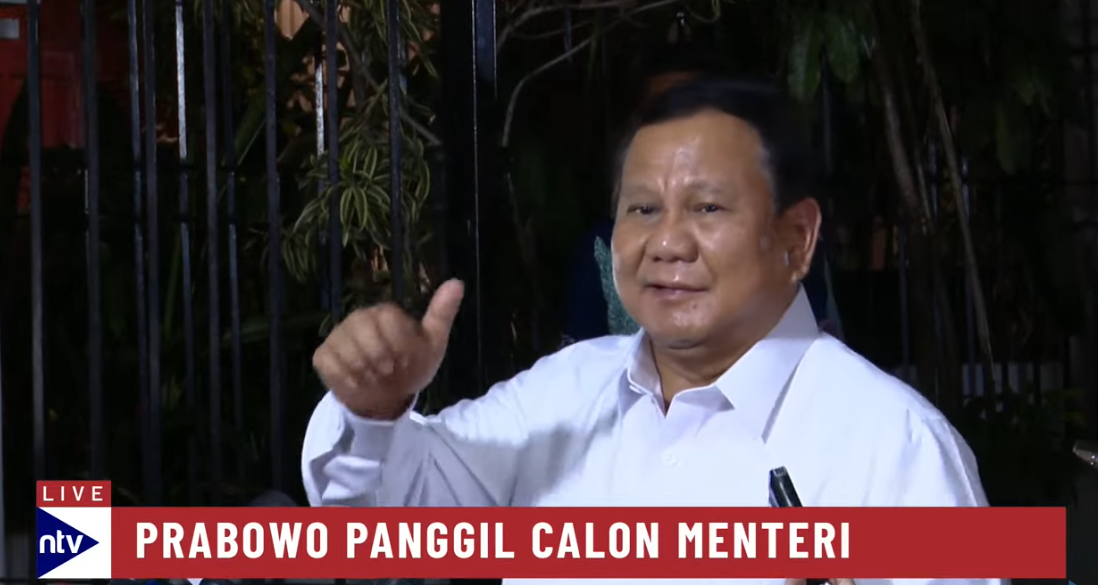 Presiden Terpilih Prabowo Subianto usai memanggil para calon menteri di kediaman Jalan Kertanegara IV, Kebayoran Baru, Jakarta Selatan, Senin malam, 14 Oktober 2024.  <b>(Dok. Nusantara TV)</b>