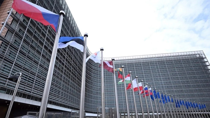 Ilustrasi - Deretan bendera negara-negara anggota di markas besar Komisi Eropa di Brussel, Belgia. ANTARA/Anadolu/py.