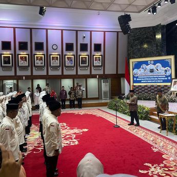 Pramono Kukuhkan 117 Petugas Haji DKI Jakarta