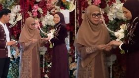 Selebgram Dara Arafah dan Rehan Mubarak diduga bertunangan usai hubungan keduanya kandas di tahun 2021 lalu.