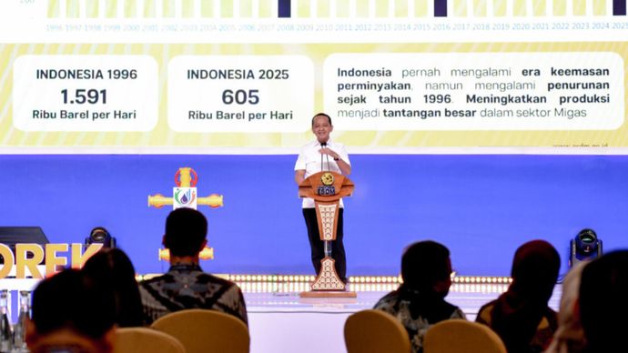 Menteri Koordinator Bidang Hilirisasi dan Transisi Energi sekaligus Menteri ESDM Bahlil Lahadalia menyampaikan bahwa Indonesia masih mengimpor sekitar 700-750 ribu barel minyak per hari. 