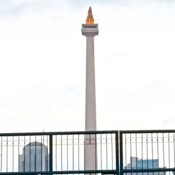 Monas Diserbu Belasan Ribu Wisatawan