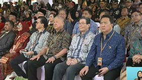 Tokoh-tokoh ekonomi Indonesia hadir dalam upacara 17 Agustus di IKN, menarik perhatian publik.