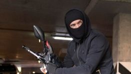 Terekam CCTV Aksi Pencurian dengan Modus Pecah Kaca Mobil di Cipondoh