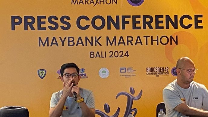 Project Manager Maybank Marathon 2024, Anggun Pratama (kiri) saat media briefing, Jumat (23/8/2024)