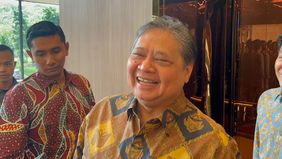 Menteri Koordinator Bidang Perekonomian Airlangga Hartarto merespons terkait kereta Kilat Pajajaran yang diinisiasi Gubernur Jabar Dedi Mulyadi akan menjadi saingan Whoosh.