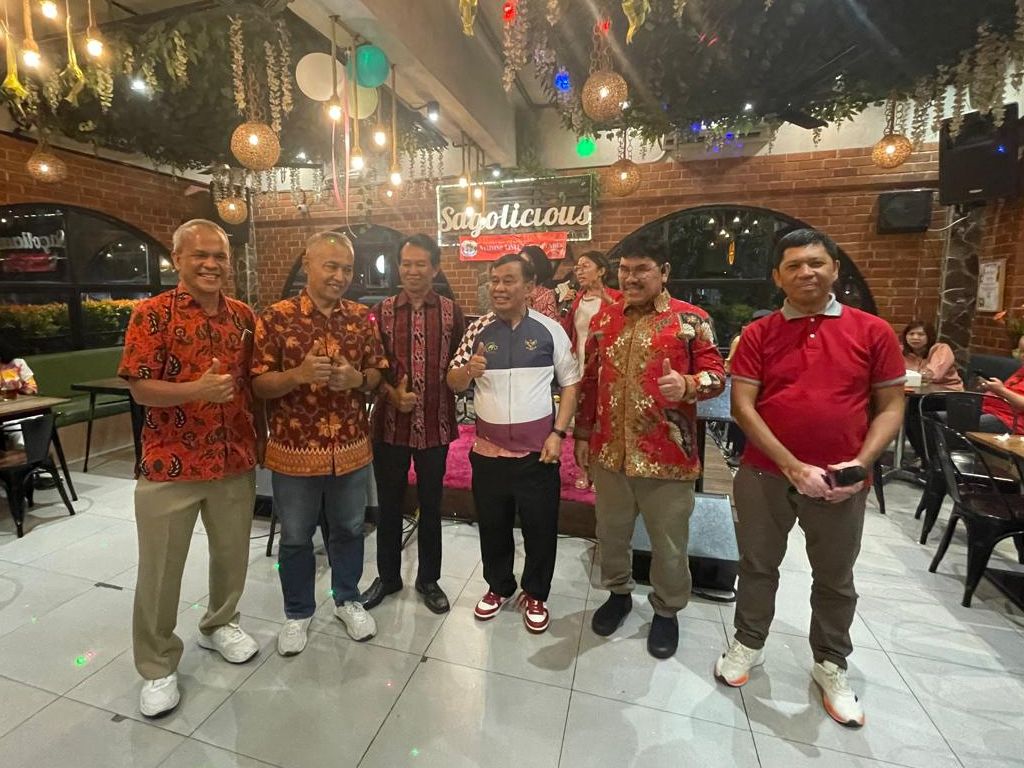 Alumni Universitas Sumatera Utara (USU) Jabodetabek Peduli (AUJP) bersama komunitas Sepeda USU menggelar perayaan HUT Kemerdekaan ke-79 RI. 