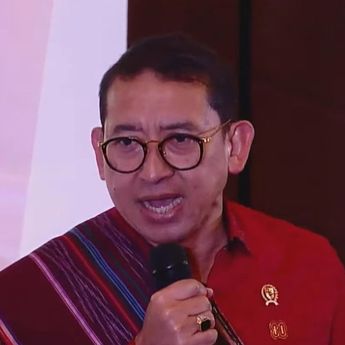 Suara Emas Fadli Zon Getarkan NT Tower, Bawakan Lagu Butet di HUT Batak Center
