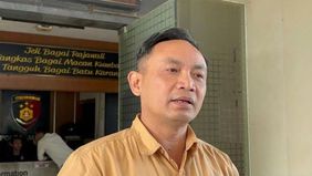 Kepolisian Daerah (Polda) Jawa Barat saat ini tengah menyelidiki motif di balik keterlibatan orang tua dalam praktik penjualan bayi ke Singapura. Dalam penyelidikan ini, 12 orang telah ditetapkan sebagai tersangka dan ditahan oleh pihak berwajib.