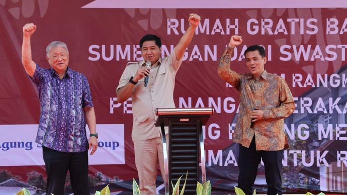 Menteri Perumahan dan Kawasan Pemukiman Maruarar Sirait bersama pemilik Agung Sedayu Group Sugianto Kusuma alias Aguan resmikan pembangunan rumah rakyat di Tangerang/ISt