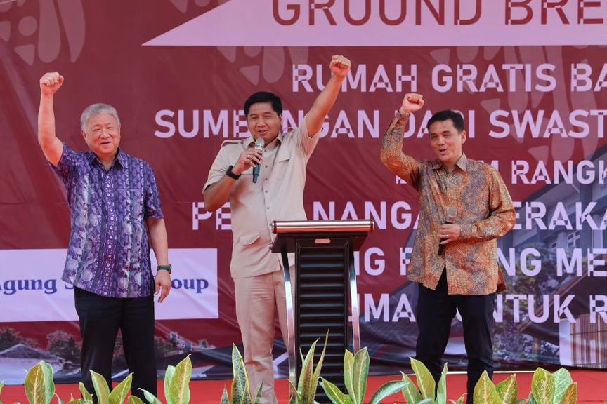 Menteri Perumahan dan Kawasan Pemukiman Maruarar Sirait bersama pemilik Agung Sedayu Group Sugianto Kusuma alias Aguan resmikan pembangunan rumah rakyat di Tangerang/ISt