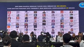 Sejumlah masyarakat di Indonesia tergiur menjadi kurir narkoba, karena upahnya yang cukup besar. Yakni Rp30 juta setiap mengantarkan 1 kilogram narkotika.