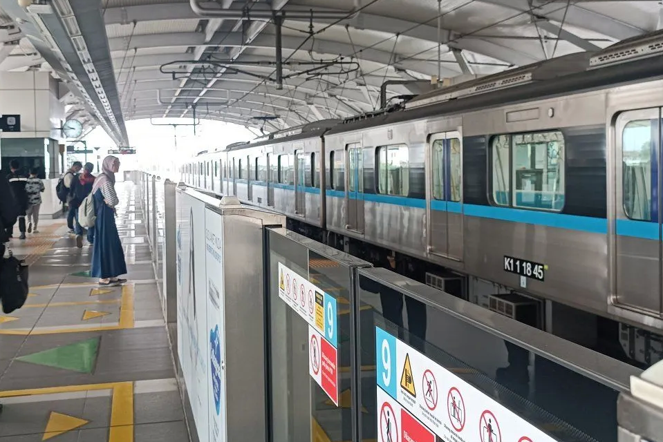 Pengguna MRT  <b>(Antara)</b>