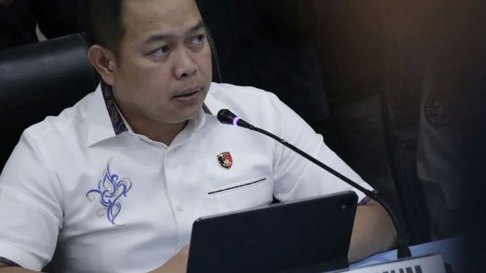 Dirreskrimum Polda NTB, Kombes Polisi Arisandi, memberikan keterangan dalam konferensi pers kasus pembunuhan ibu kandung di Mapolda NTB, Mataram, Selasa 27 Januari 2026.