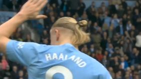 Manchester City kini kembali terpaut 1 poin dari Arsenal yang berada di puncak klasemen sementara Liga Inggris 2023/2024.