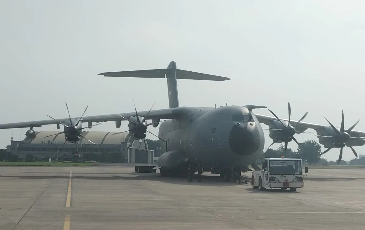 Pesawat angkut A400M di Lanud Halim Perdanakusuma, Jakarta Timur, Jumat (28/11/2025). (ANTARA/Walda Marison) <b>(Antara)</b>
