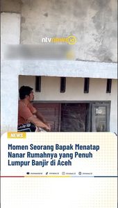 Momen Seorang Bapak Menatap Nanar Rumahnya yang Penuh Lumpur Banjir di Aceh | NTVNEWSID