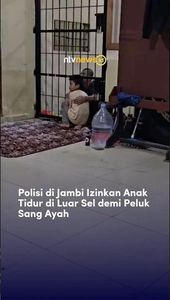 Polisi di Jambi Izinkan Anak Tidur di Luar Sel demi Peluk Sang Ayah | NTVNEWSID