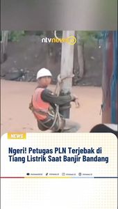 Ngeri! Petugas PLN Terjebak di Tiang Listrik saat Banjir Bandang | NTVNEWSID