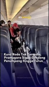 Kursi Roda Tak Tersedia, Pramugara Sigap Gendong Penumpang hingga Turun | NTVNEWSID