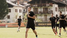 Jay Idzes tengah menjalani pemusatan latihan bersama Venezia FC.