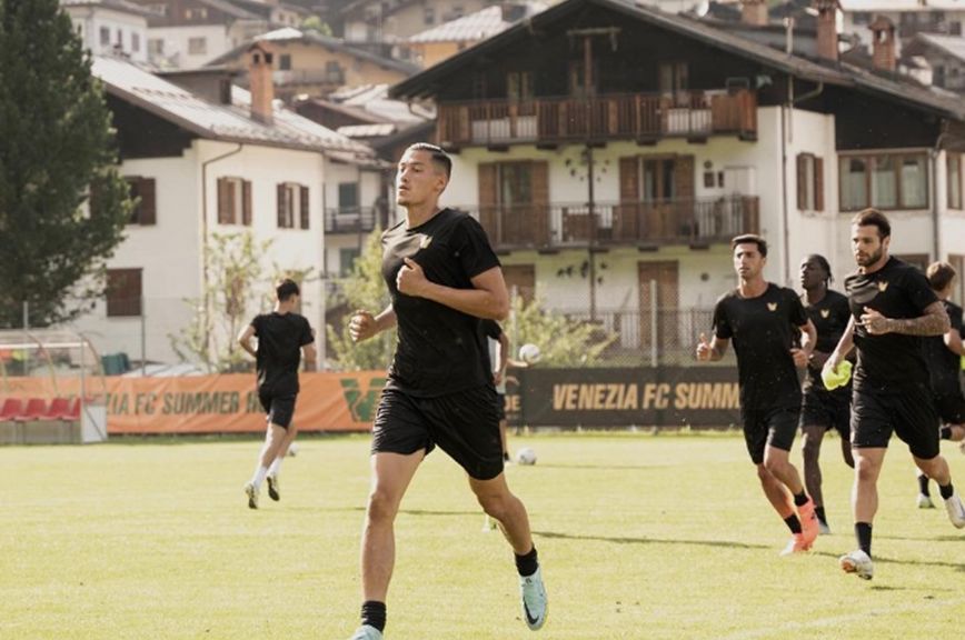 Jay Idzes berlatih bersama Venezia FC yang akan tampil di Serie A 2024/2025.  <b>(Instagram Jay Idzes)</b>