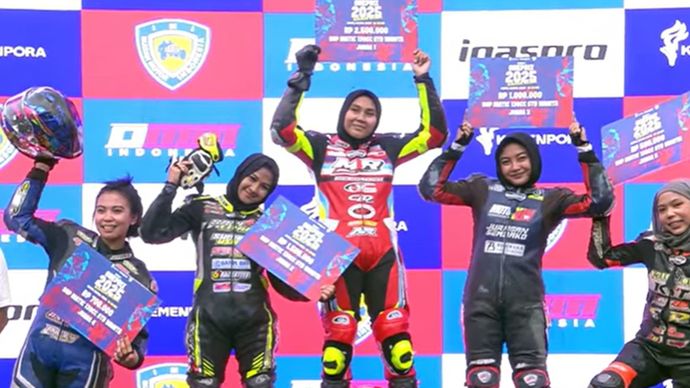 Duel sengit Eca Sabana vs Fisichela KW panaskan seri pertama Oneprix 2025 di Sirkuit Karting Sentul, Jawa Barat, Sabtu (24/5/2025).