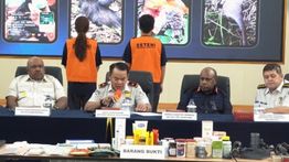 Imigrasi Jayapura Deportasi 2 WN Tiongkok yang Berburu Kasuari dan Kuskus