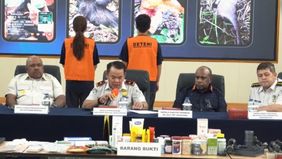 Petugas Intelijen dan Penindakan Keimigrasian Kantor Imigrasi Jayapura mengamankan dua Warga Negara (WN) Tiongkok, pasangan suami istri berinisial YH dan NZ, yang menyalahi izin tinggal.