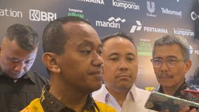 Menteri Energi dan Sumber daya Mineral (ESDM) Bahlil Lahadalia tengah mengkaji rencana ekspor listrik energi baru terbarukan (EBT) ke Singapura. Menurut Bahlil, langkah itu harus hati-hati. 