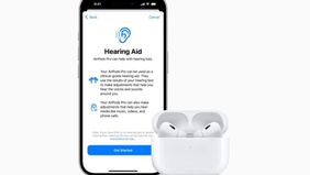 Perusahaan teknologi asal Amerika Serikat, Apple, kini memperluas fitur true wireless stereo (TWS) AirPods Pro 2 agar dapat digunakan sebagai alat bantu dengar di beberapa negara baru, termasuk Indonesia.