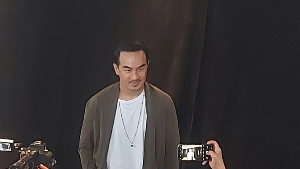 Aktor laga Indonesia Joe Taslim di kawasan Kemang, Jakarta Selatan, Selasa (16/9/2025).  <b>(ANTARA)</b>