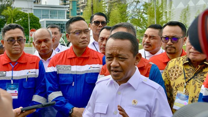 Menteri Energi dan Sumber Daya Mineral (ESDM) Bahlil Lahadalia mengatakan bahwa Indonesia akan menyetop impor bahan bakar minyak (BBM) jenis solar di tahun ini. 