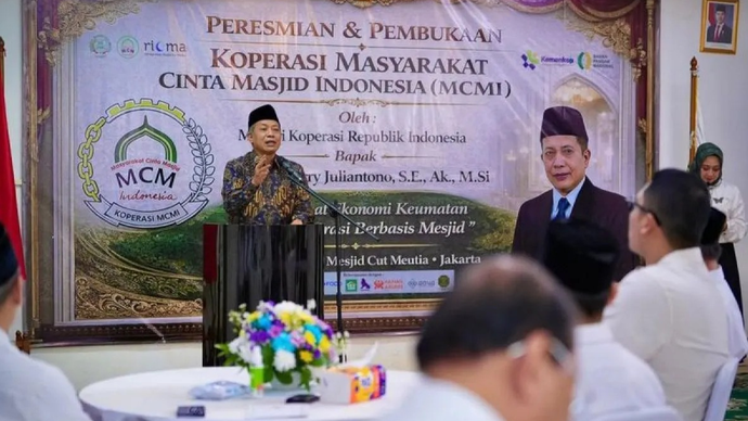 Menteri Koperasi Ferry Juliantono berbicara saat meresmikan Koperasi Masyarakat Cinta Masjid Indonesia (MCMI) di Masjid Sunda Kelapa, Jakarta, Sabtu (14/3/2026). ANTARA/HO-Kemenkop/aa.