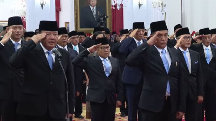 Menteri Prabowo pakai dasi warna biru langit