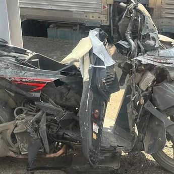 Penampakan Sepeda Motor yang Terseret Kereta Api di Citayam