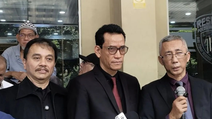 Roy Suryo bersama Refly Harun saat ditemui di Gedung Ditreskrimum Polda Metro Jaya, Kamis (12/3/2026). ANTARA/Ilham Kausar