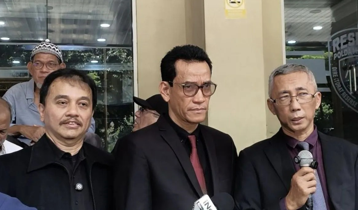 Roy Suryo bersama Refly Harun saat ditemui di Gedung Ditreskrimum Polda Metro Jaya, Kamis (12/3/2026). ANTARA/Ilham Kausar <b>(Antara)</b>